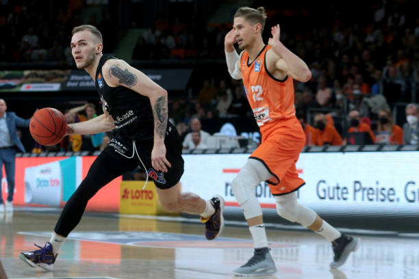 务是一支球 务是一支球